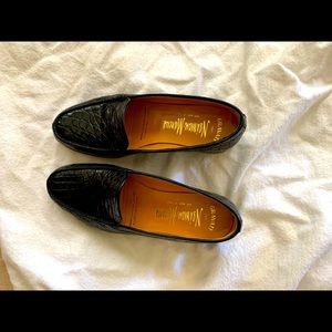 Woman size 7 crocodile loafer
